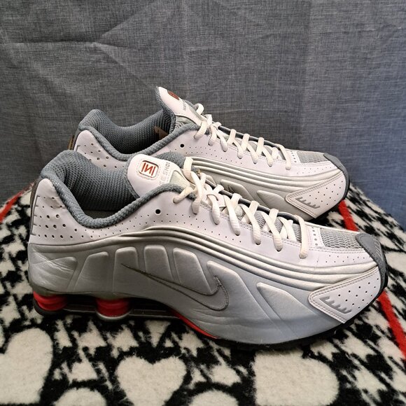 Nike Shox R4 Metallic Silver White Red Men\'s Size 11 main image 12